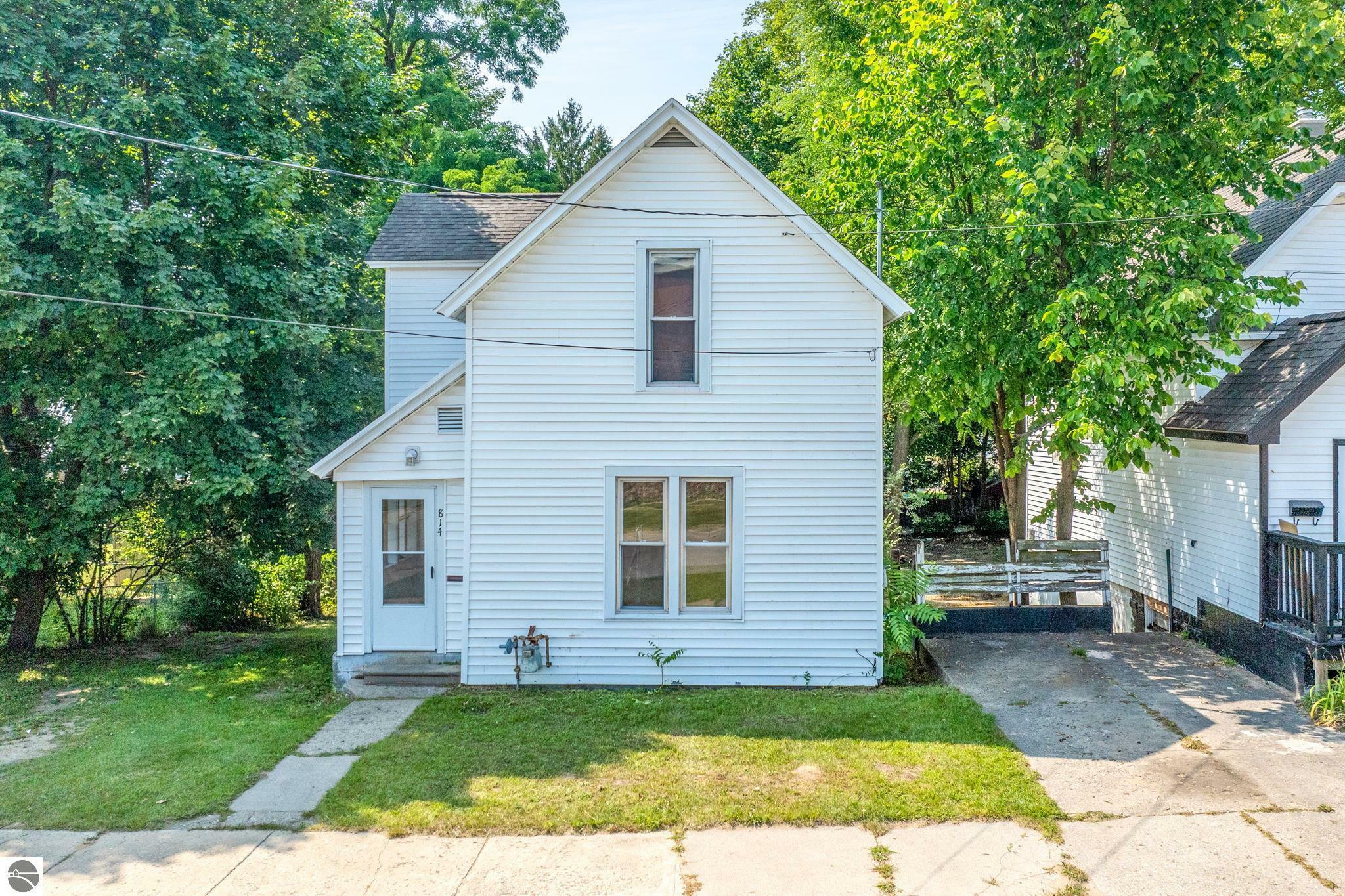 Property Photo:  814 Lynn Street  MI 49601 