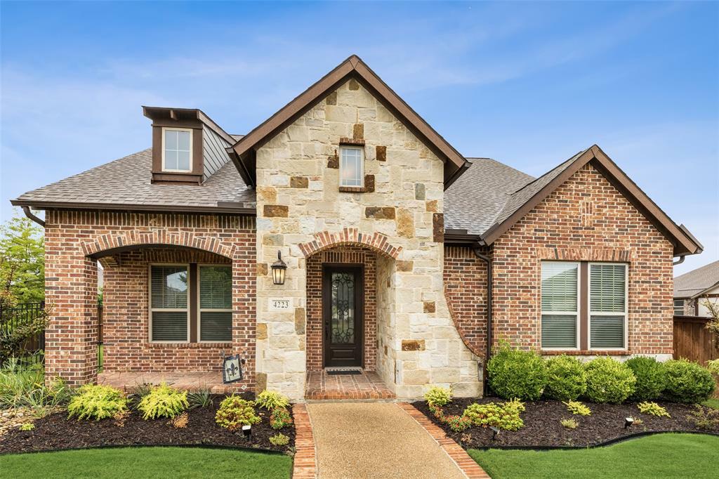 Property Photo: 4223 Briar Rose Way TX 76005