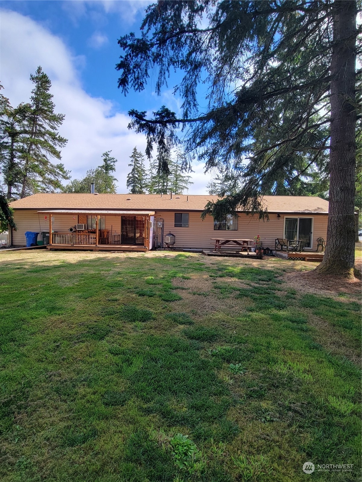 Property Photo:  105 Florence Place  WA 98596 