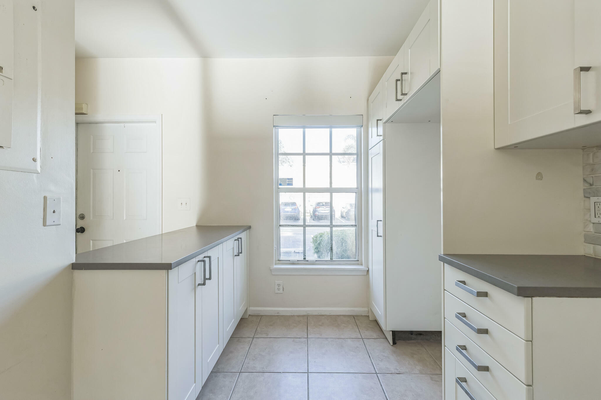 Property Photo:  4948 SW 31 Ter Terrace  FL 33312 