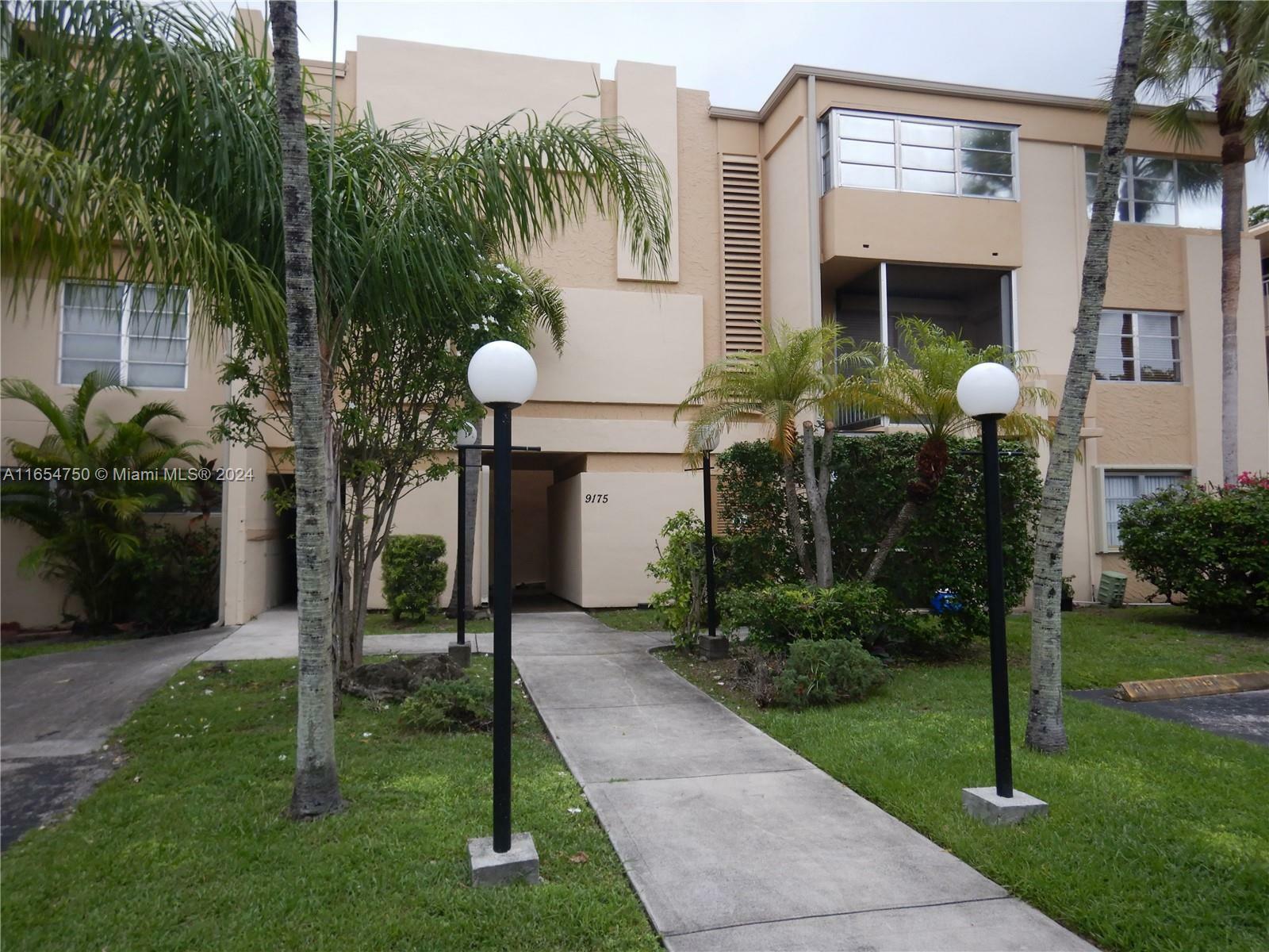 Property Photo:  9175 SW 77th Ave 301  FL 33156 