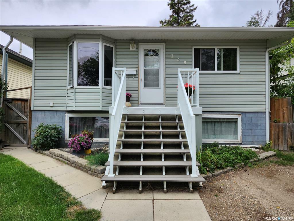 Property Photo:  129 L Avenue S  SK S7M 2G9 