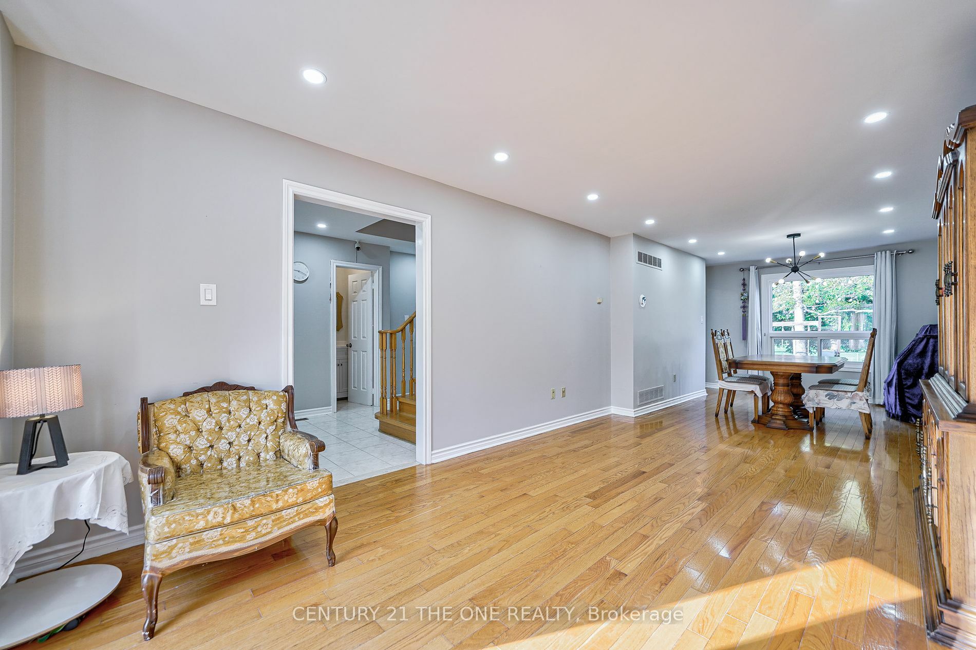 Property Photo:  12 Featherstone Ave  ON L3S 2E5 