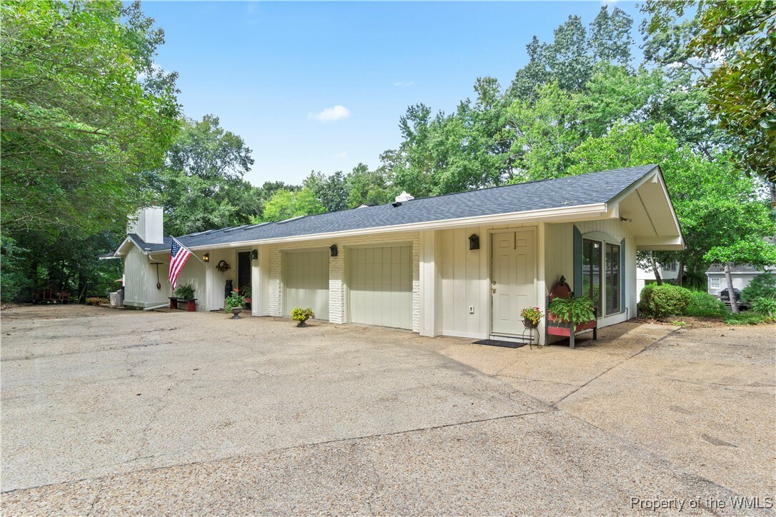 Property Photo:  103 Black Oak Drive  VA 23185 