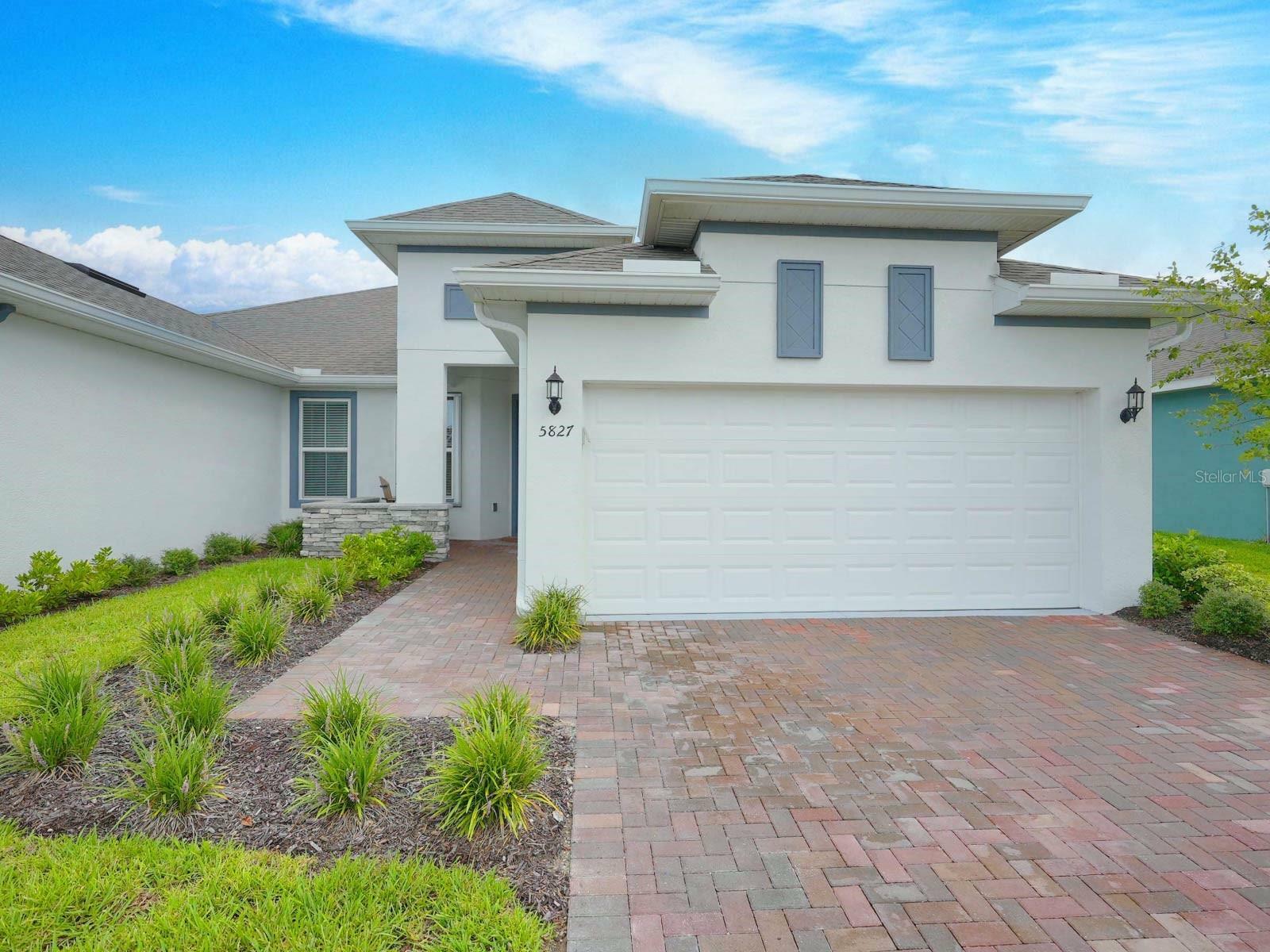 Property Photo:  5827 Mezzana Run  FL 34221 