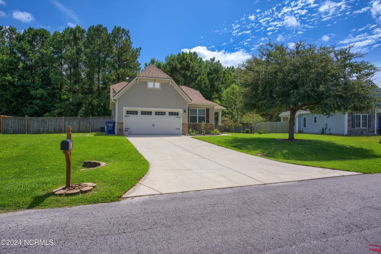 Property Photo:  204 E Ridge Court  NC 28540 