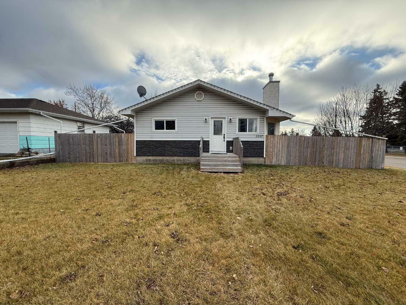 Property Photo:  5517 50 Street  AB T4H 1J1 