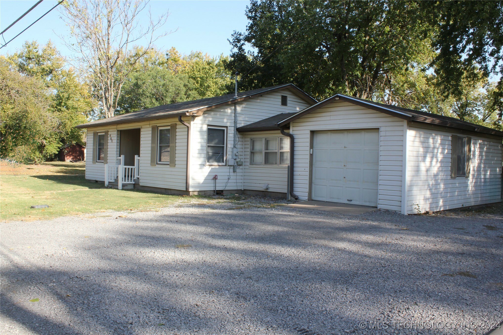 Property Photo:  401 W Hickory Avenue  OK 74434 