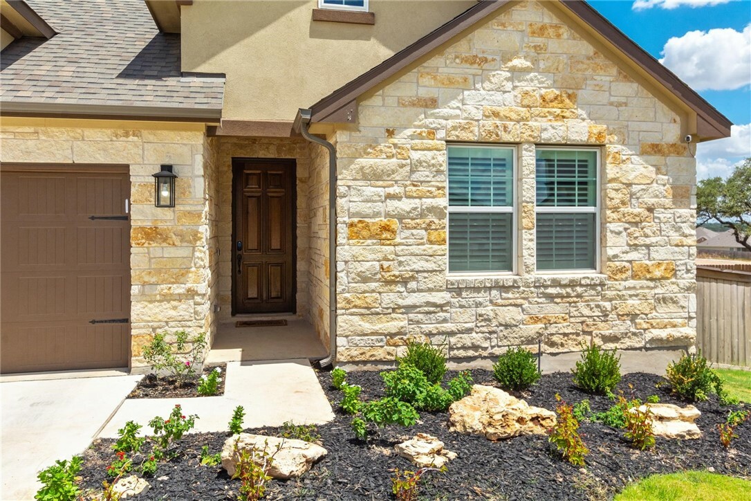 Property Photo:  701 Pinnacle View Drive  TX 78628 