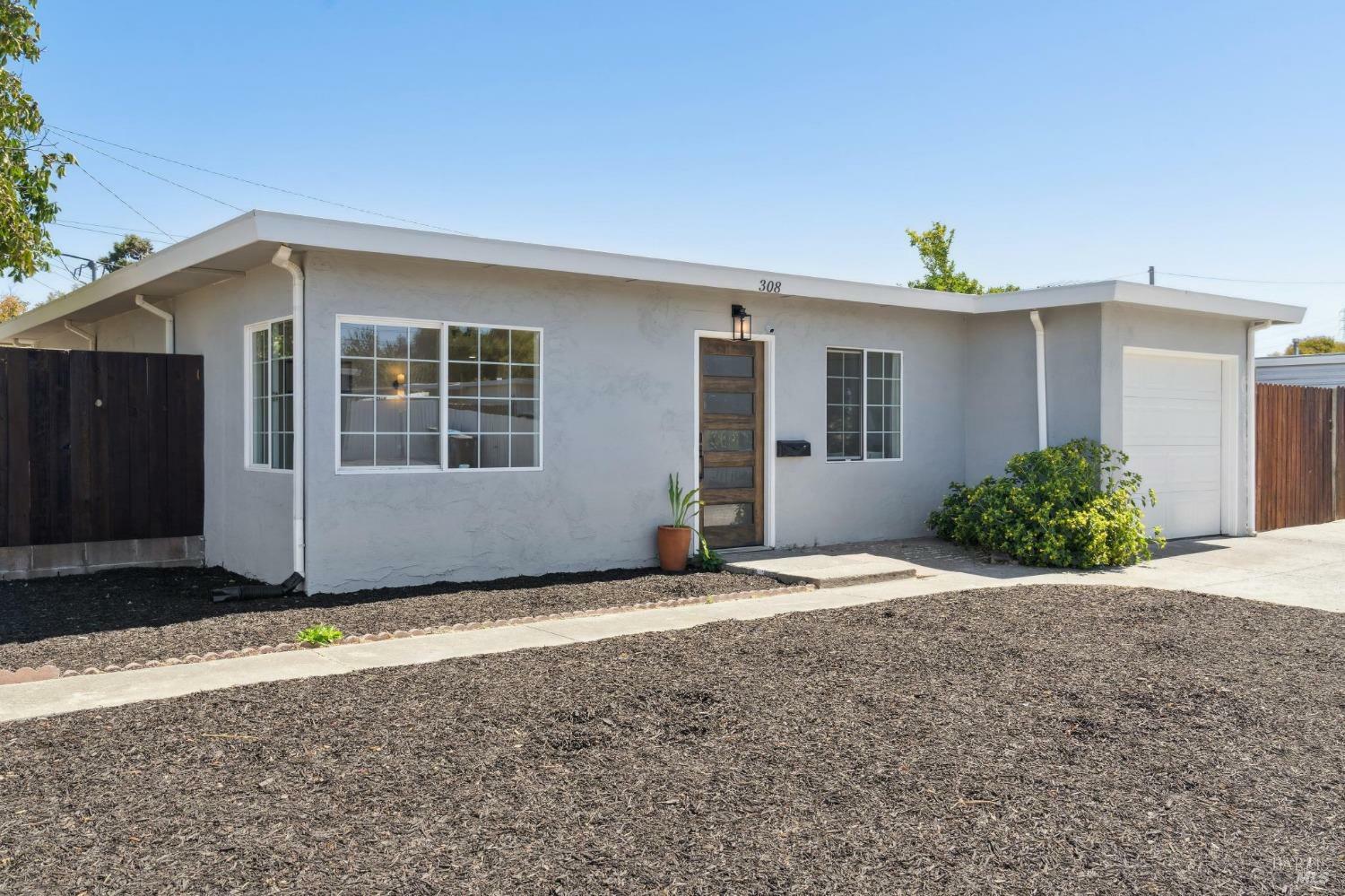 Property Photo:  308 Del Sur Street  CA 94591 