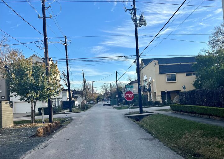 Property Photo:  417 Malone Street  TX 77007 