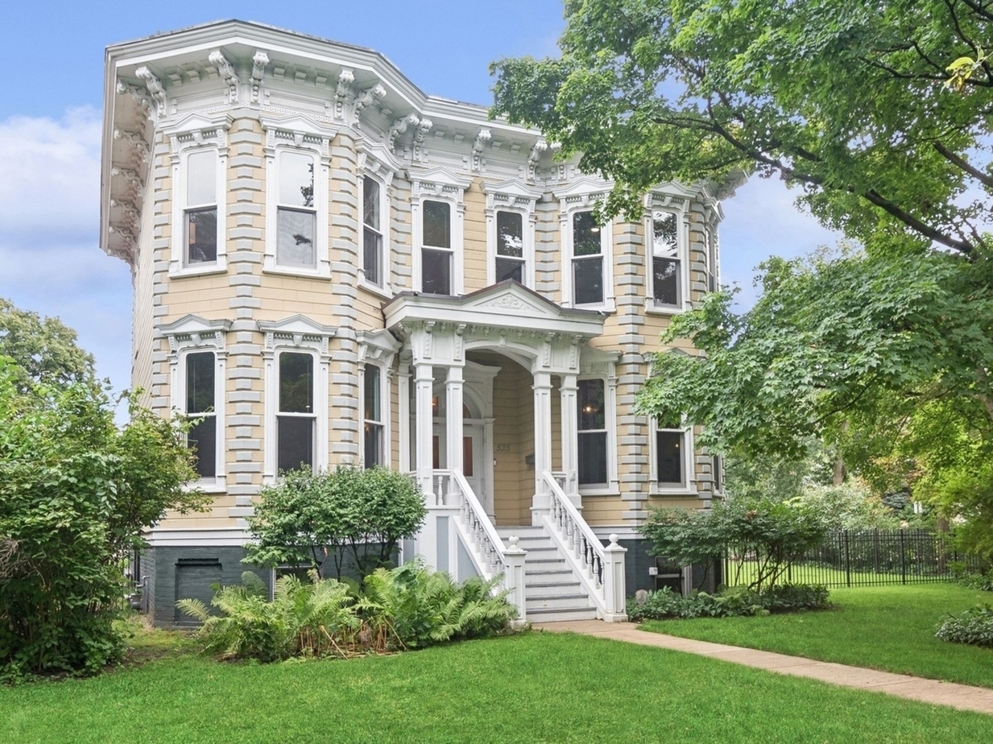 Property Photo:  525 Judson Avenue  IL 60202 