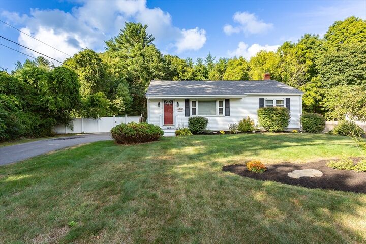 102 Carver St  Raynham MA 02767 photo