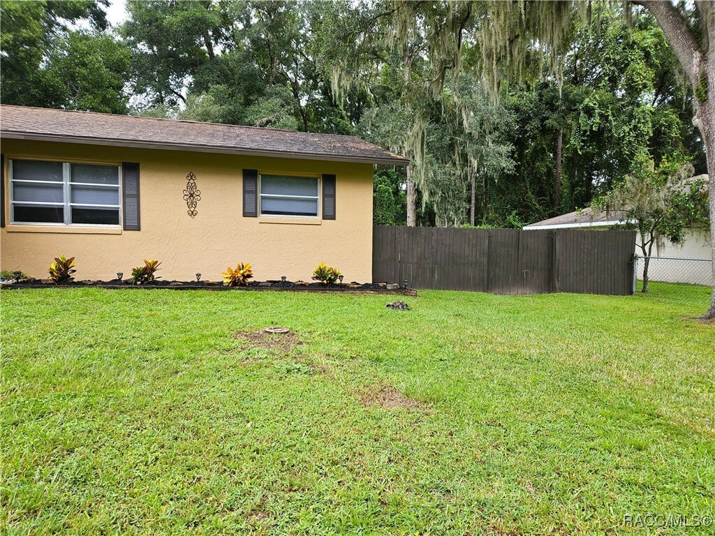 Property Photo:  200 Daisy Lane  FL 34452 