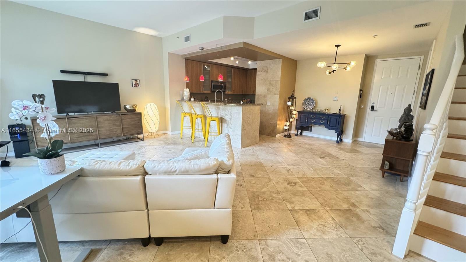 Property Photo: 2601 NE 14th Ave 104 FL 33334