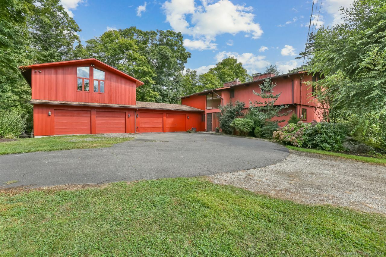 Property Photo:  259 Maple Road  CT 06612 