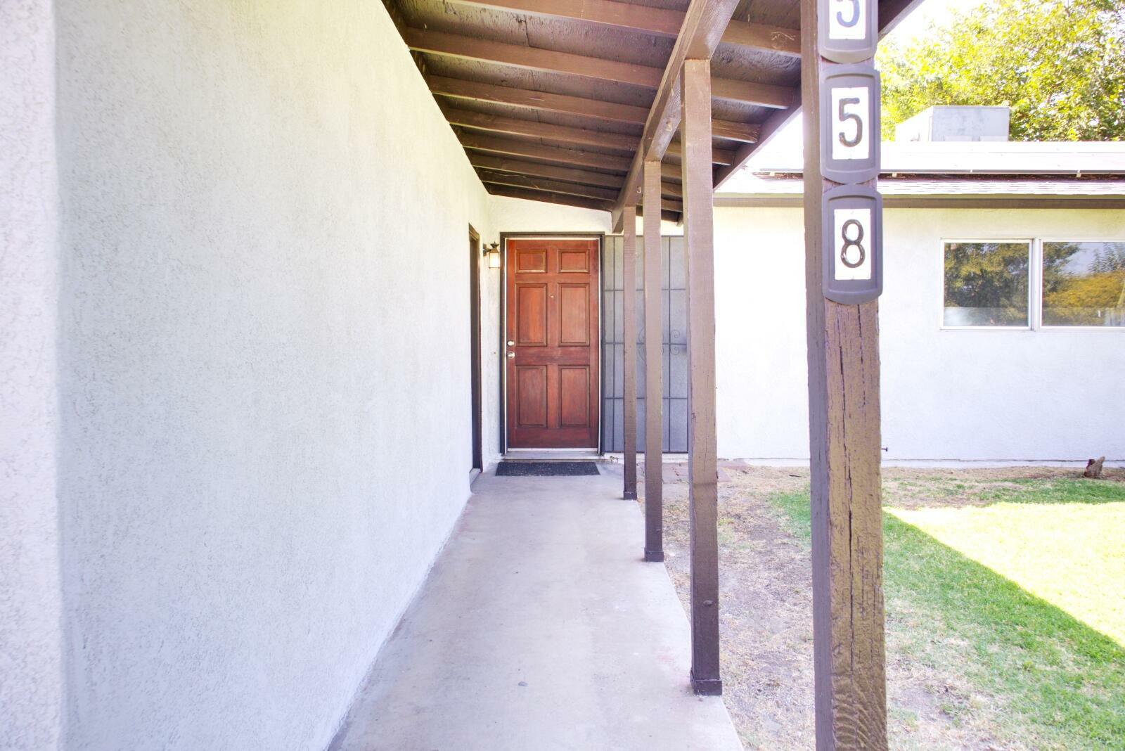 Property Photo:  558 Perry Avenue  CA 93212 