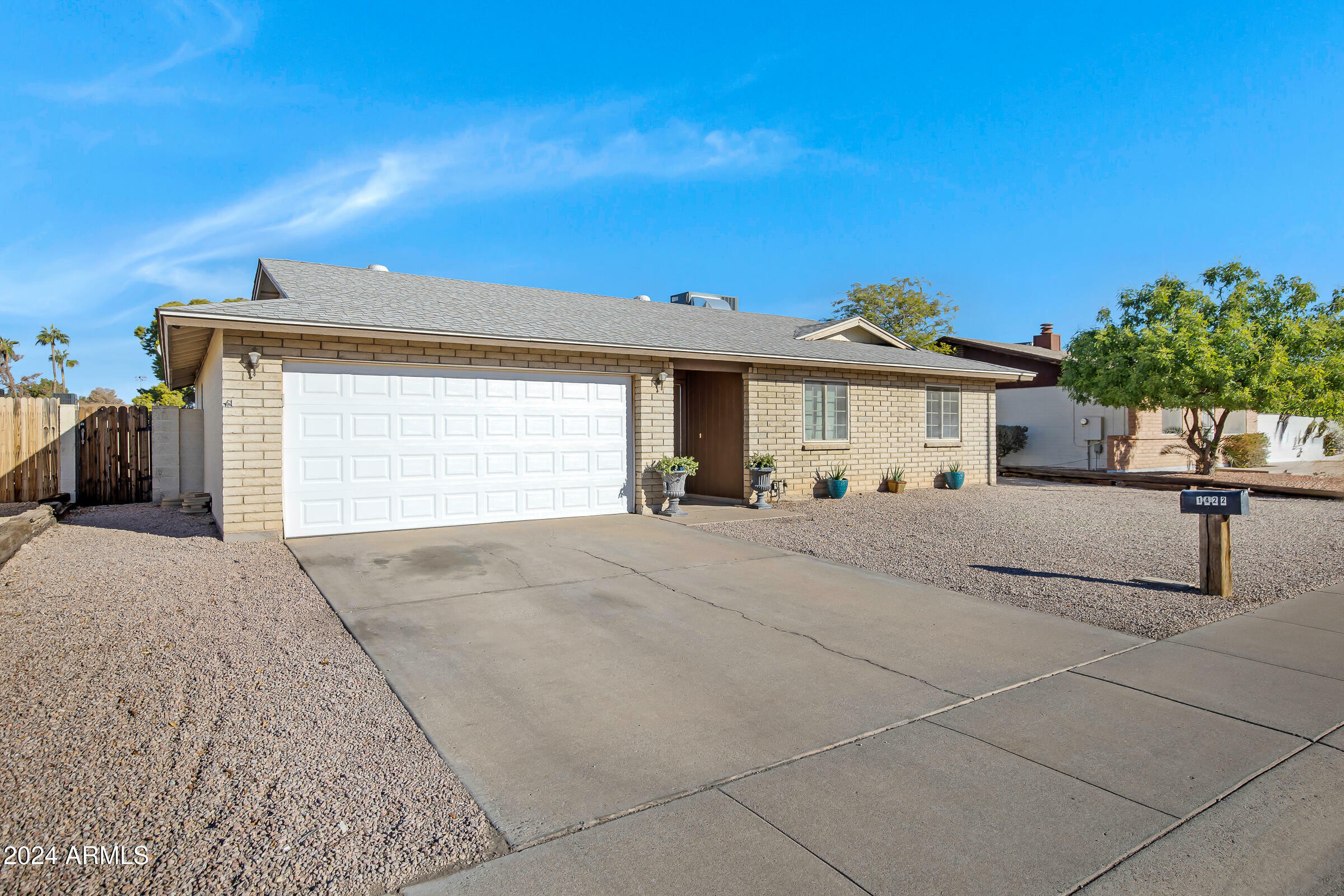 Property Photo:  1422 W Rosal Place  AZ 85224 