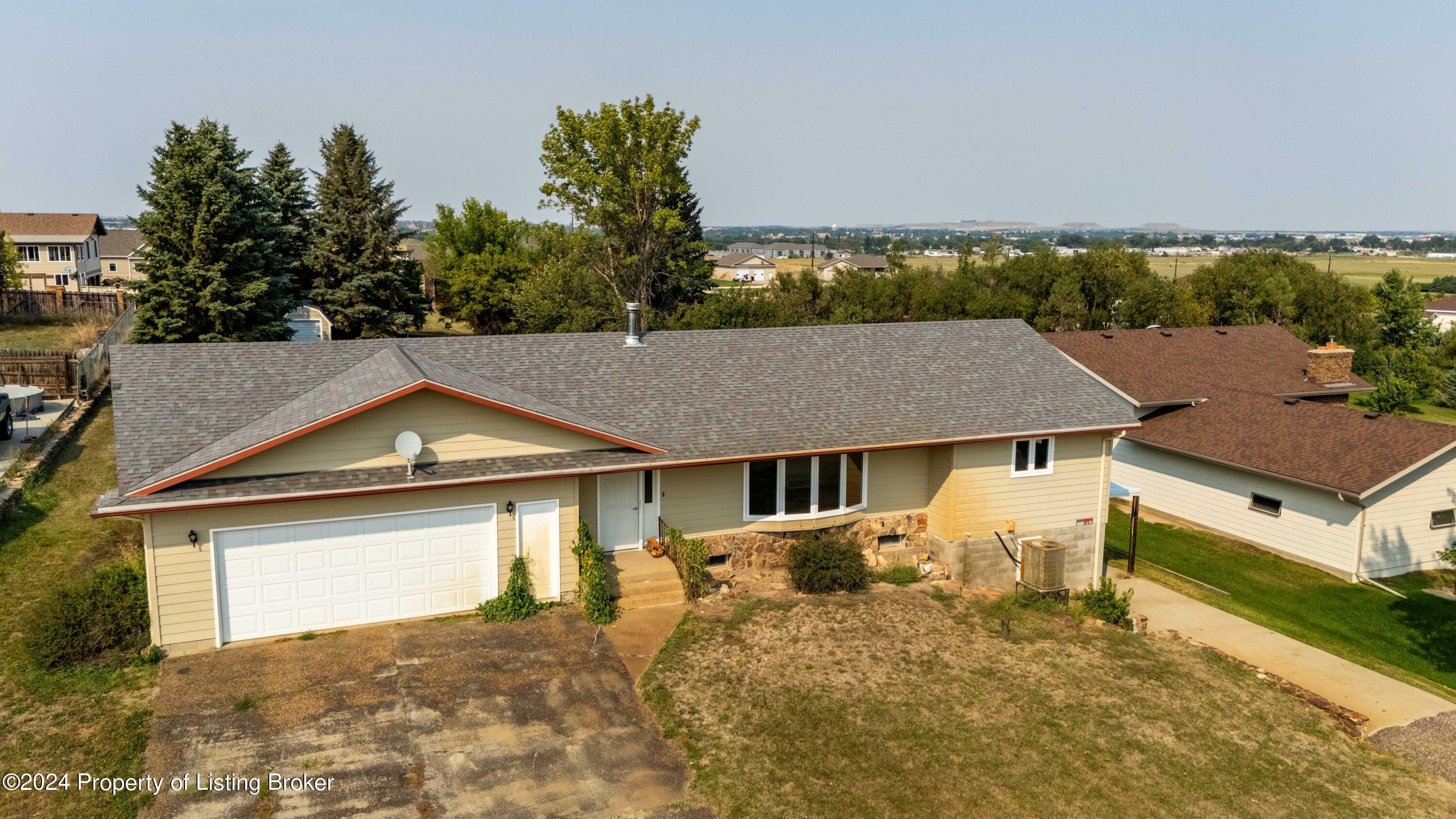 Property Photo:  1352 14th Street SW  ND 58601 