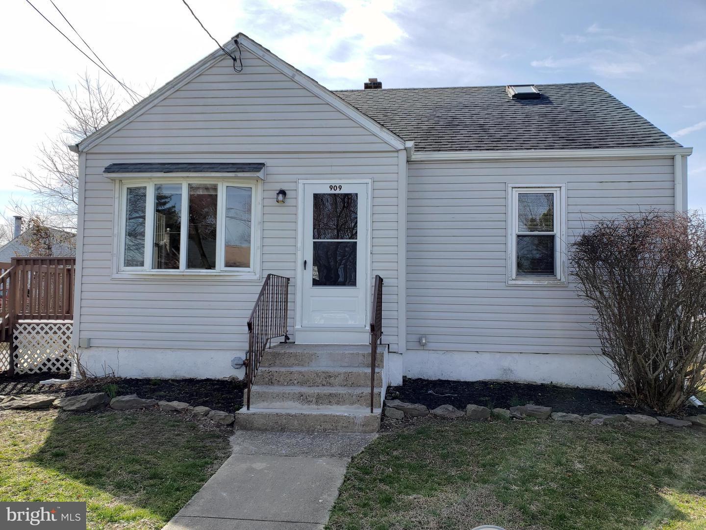 Property Photo: 909 Central Avenue NJ 08029