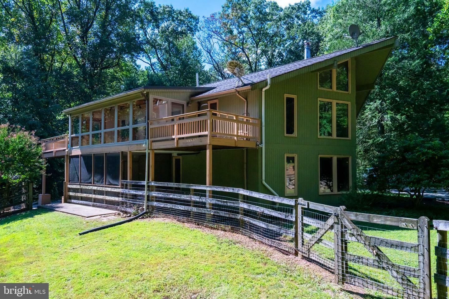 Property Photo:  2255 Deer Trail Road  PA 18036 