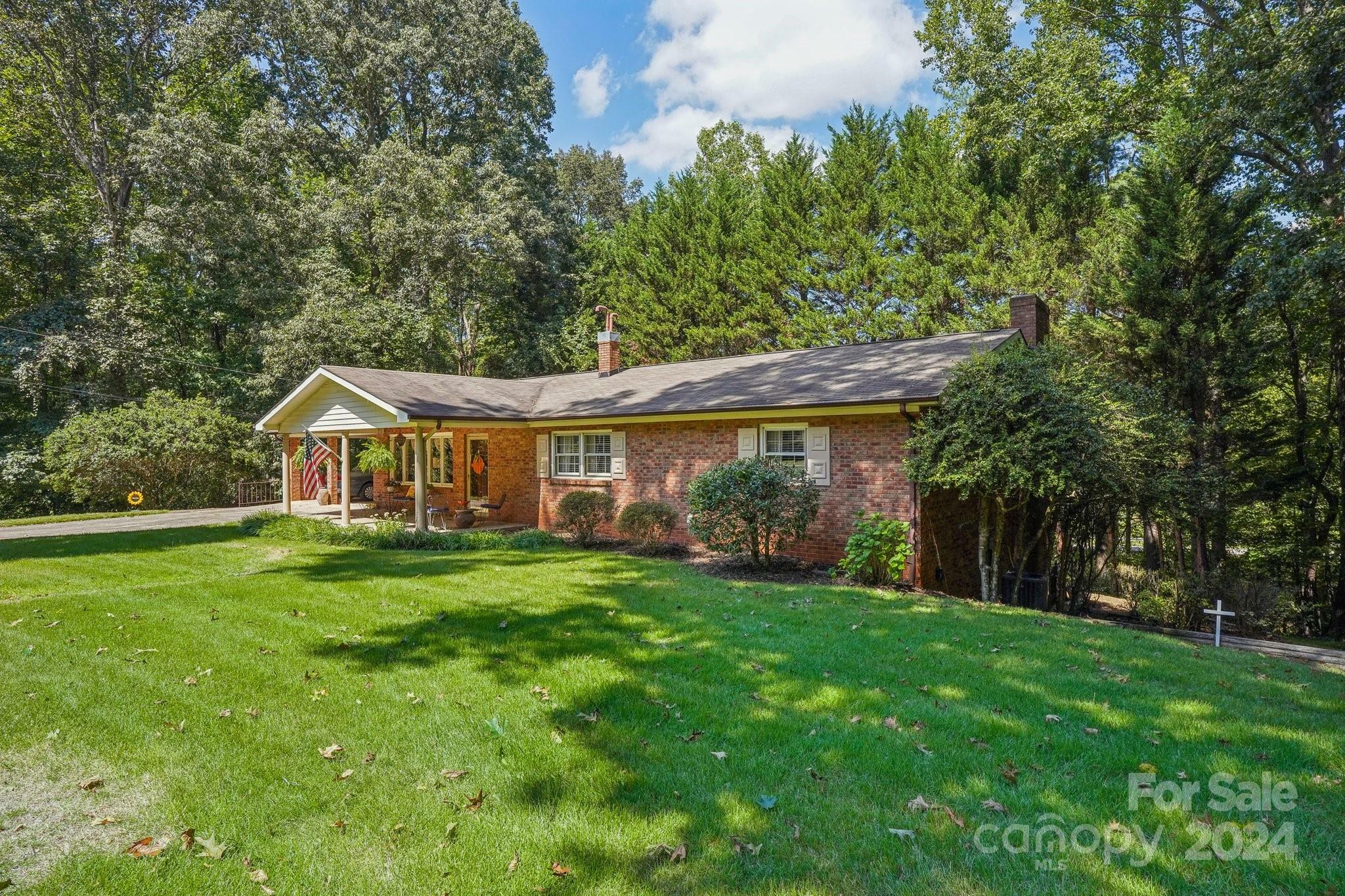 Property Photo:  822 6th Street Circle W  NC 28658 