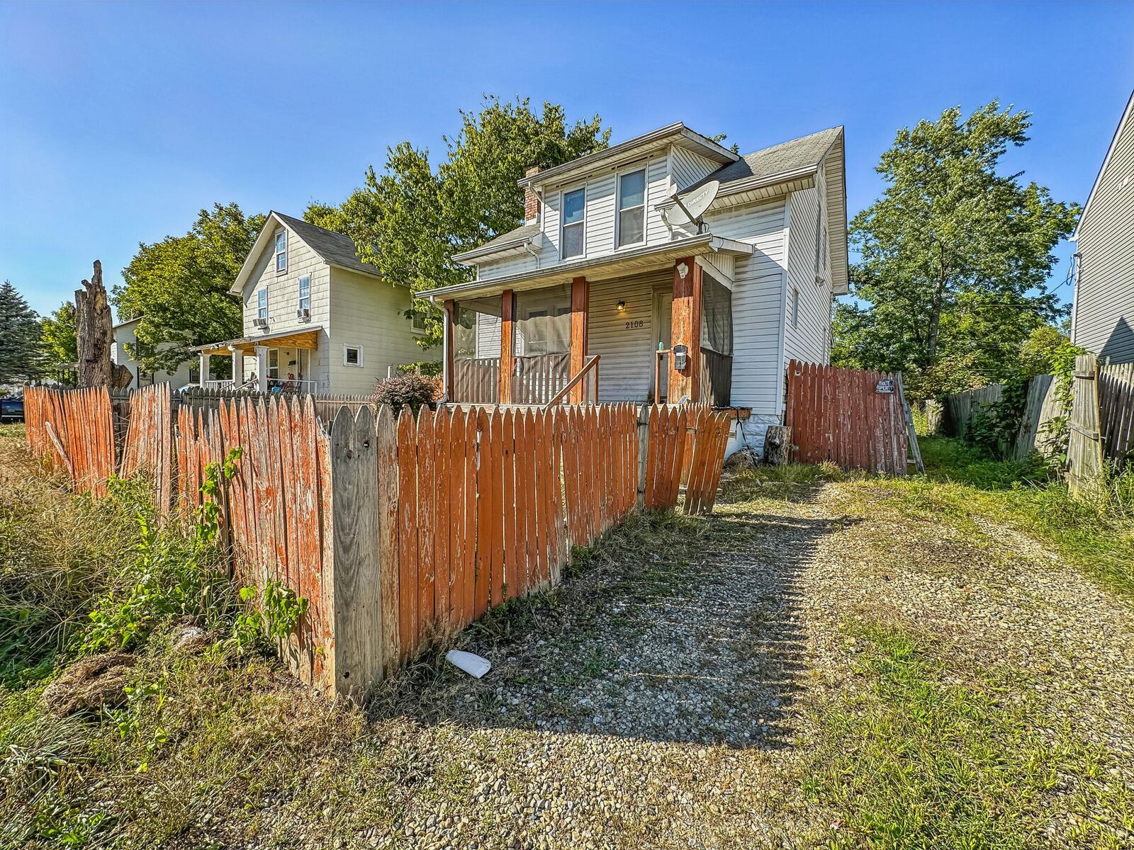 Property Photo: 2108 Minnesota Avenue OH 43211