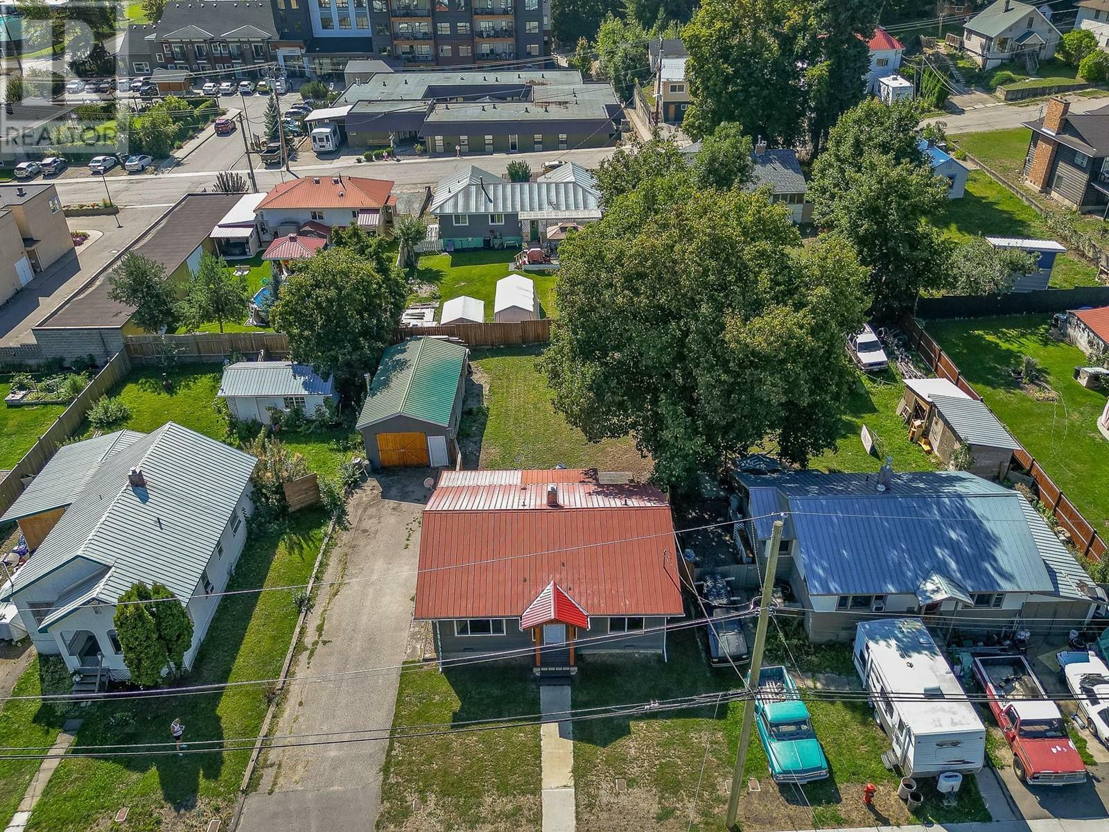 Photo de la propriété:  712 Hubert Avenue  BC V0E 1V0 