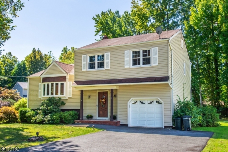 Property Photo:  6 Pine Tree Pl  NJ 07006 