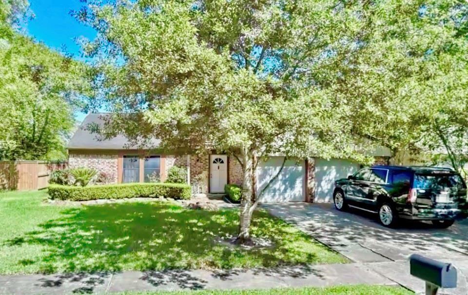 Property Photo:  244 E Castle Harbour Drive  TX 77546 