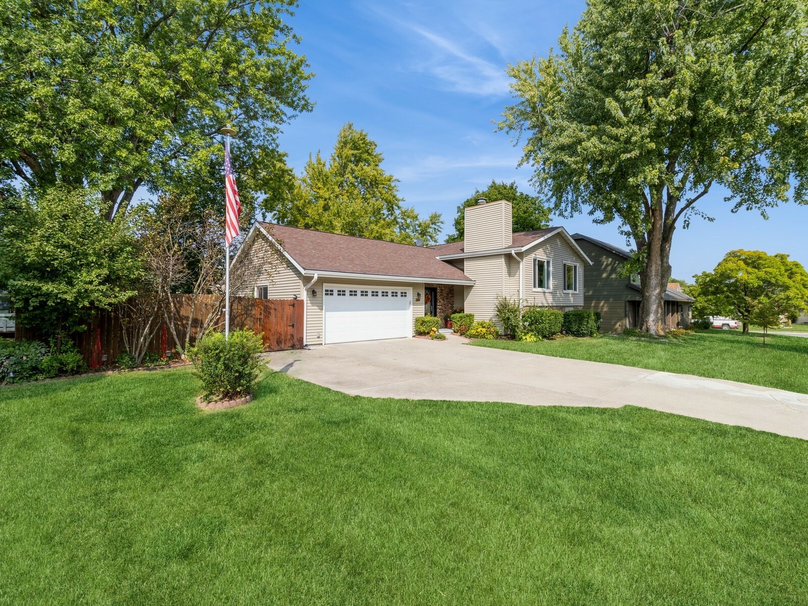 Property Photo:  3211 Eisenhower Avenue  IA 50010 