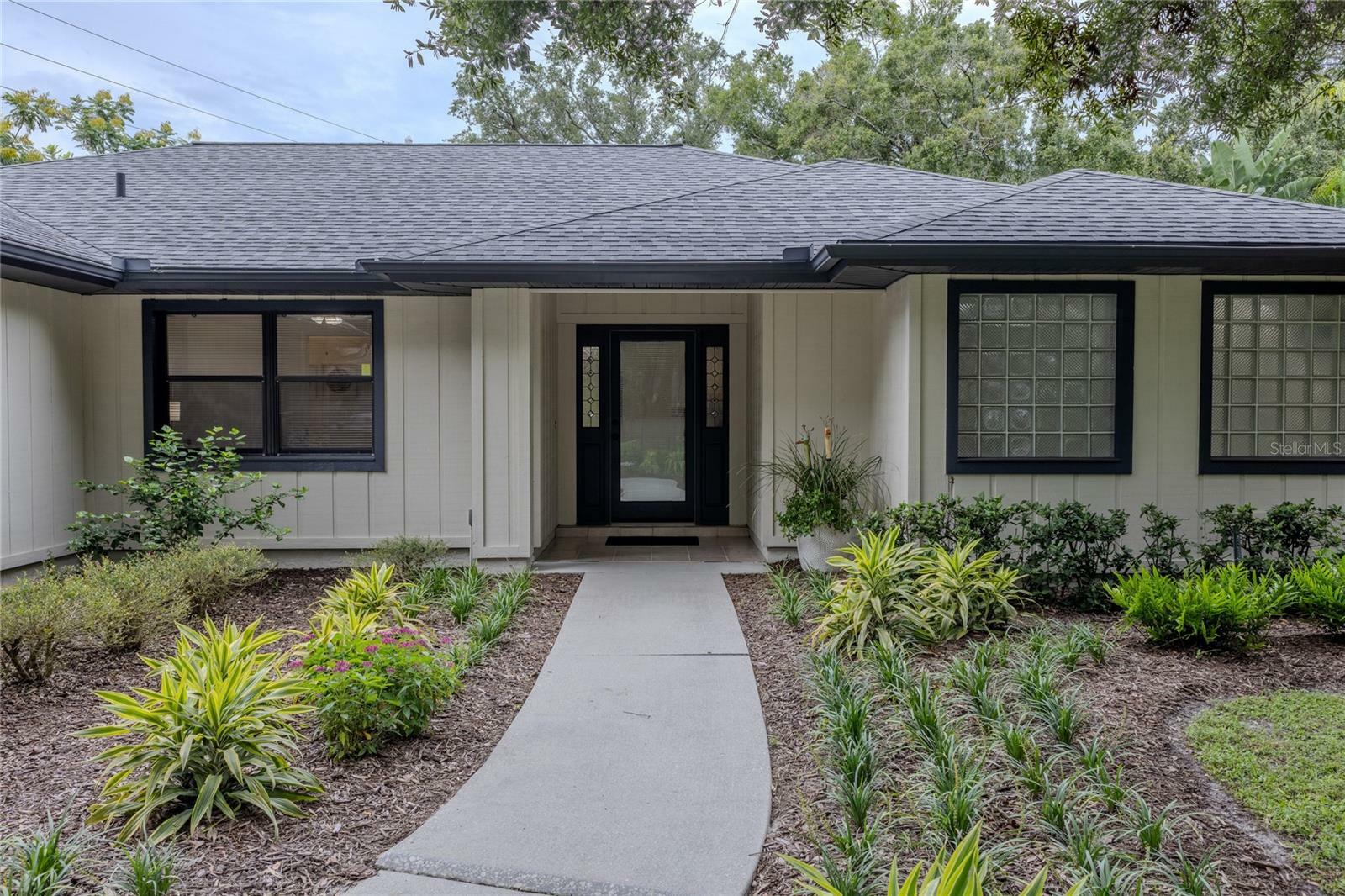 Property Photo:  2811 Northwood Way  FL 34234 