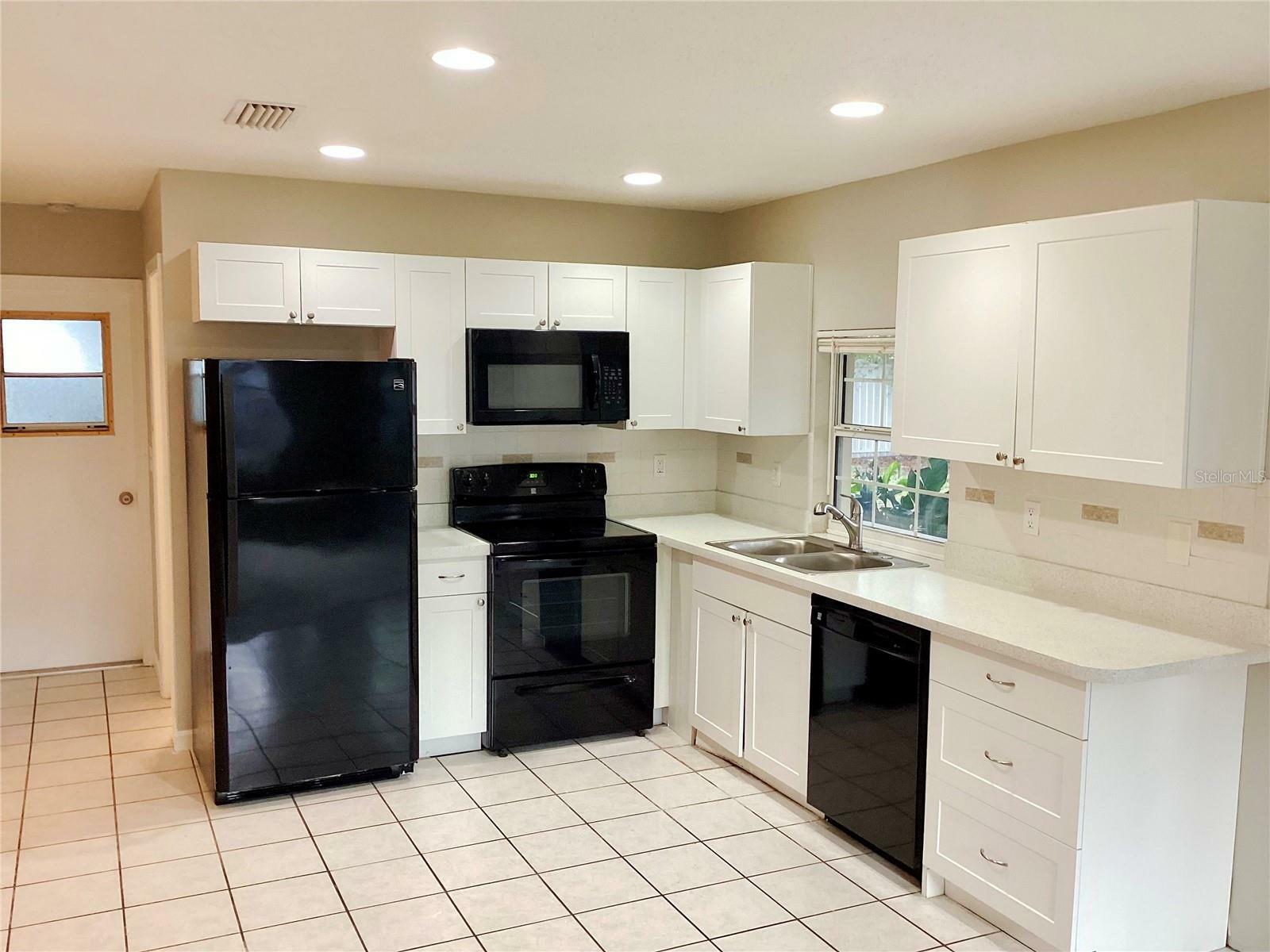 Property Photo:  3304 York Drive W  FL 34205 