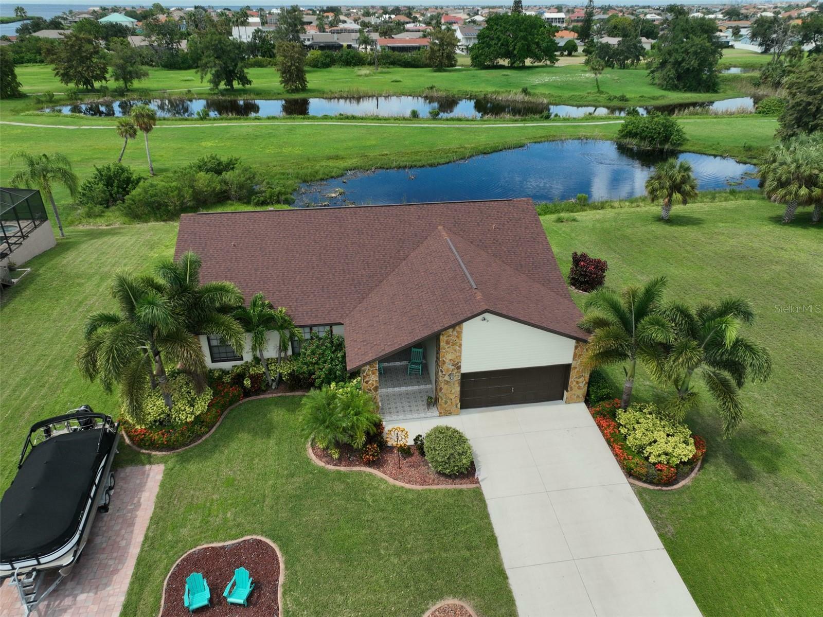 Property Photo:  915 Eagle Lane  FL 33572 