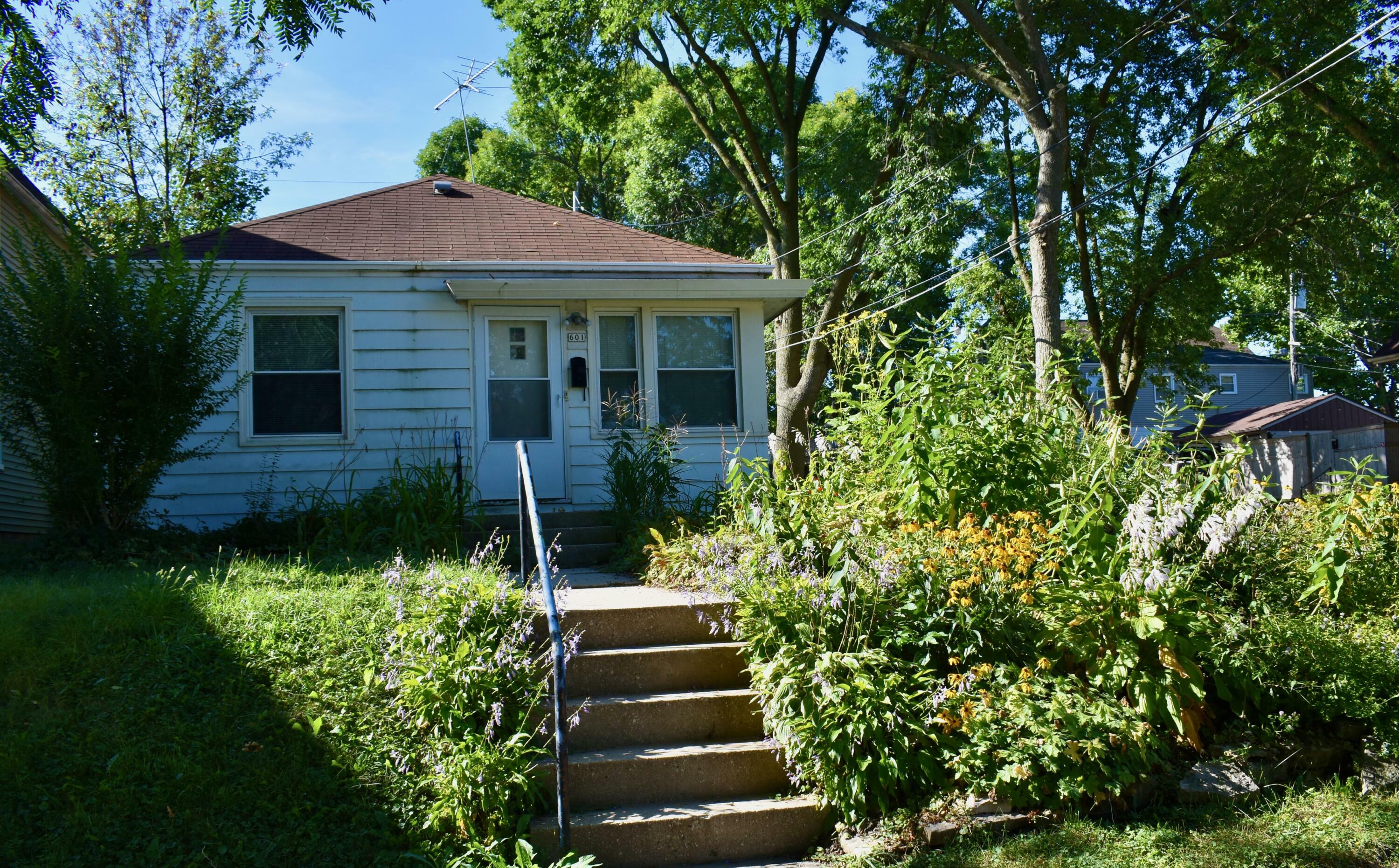 Property Photo:  601 E Russell Ave  WI 53207 