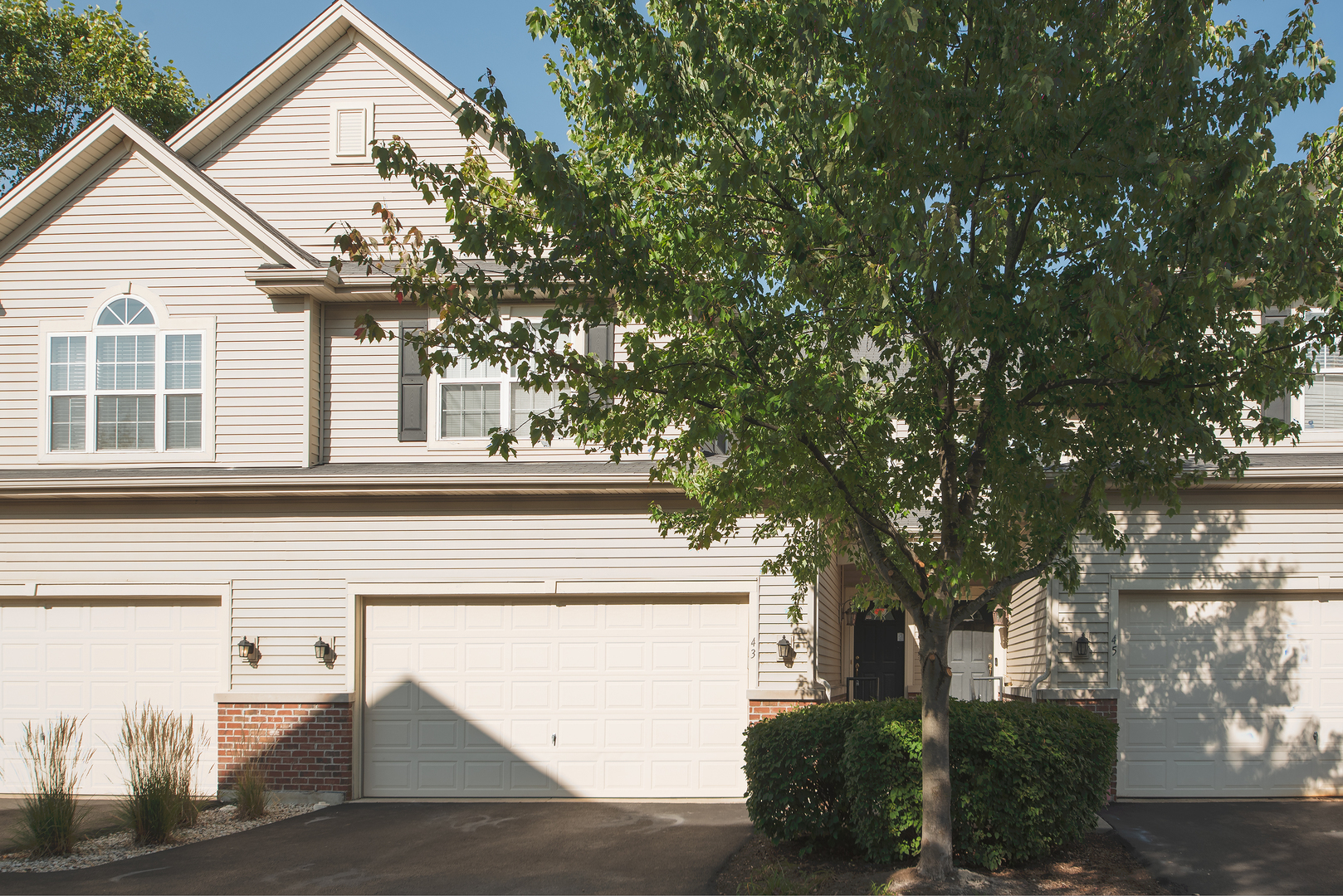 Property Photo:  43 Melrose Court 43  IL 60177 