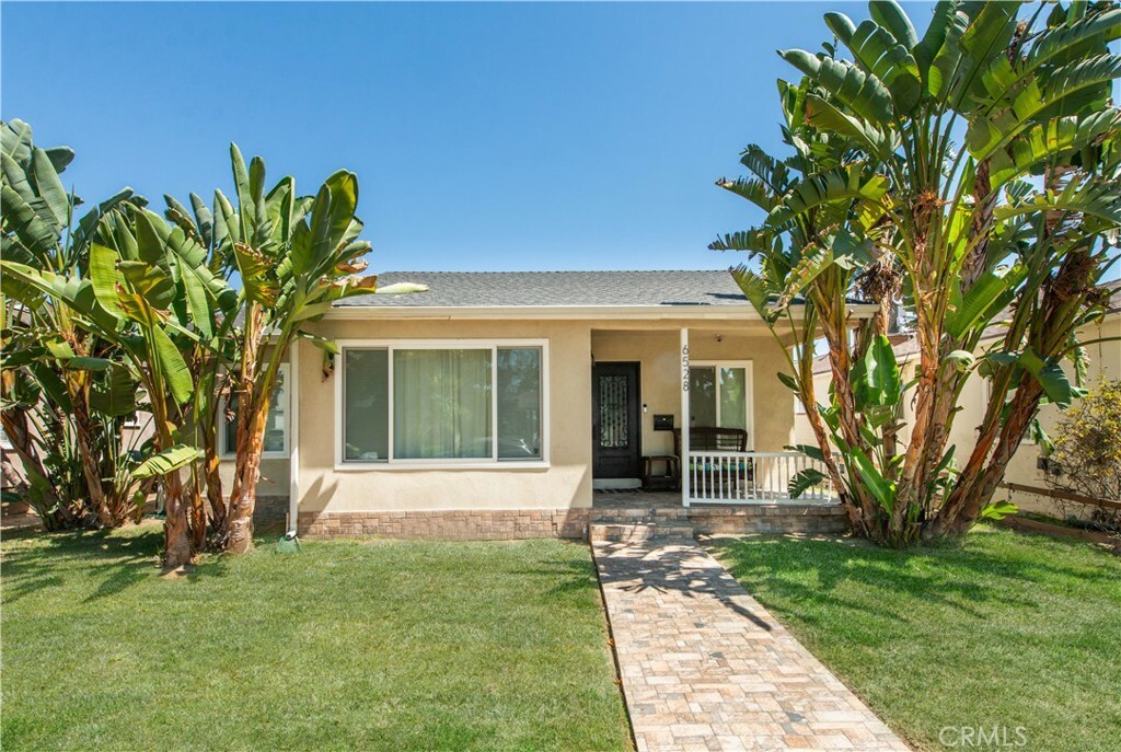 Property Photo:  6528 Yarmouth Avenue  CA 91335 