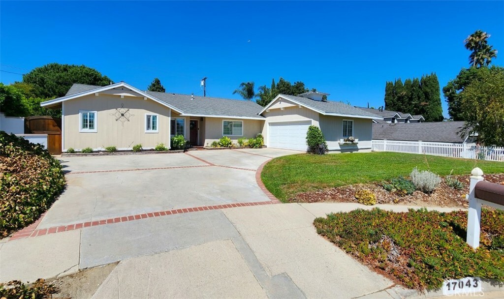 Property Photo:  17043 Galesberg Street  CA 91344 