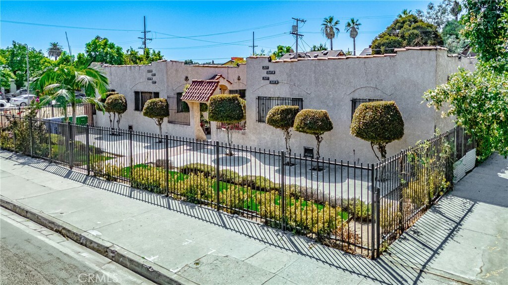 Property Photo:  2643 S Budlong Avenue  CA 90007 