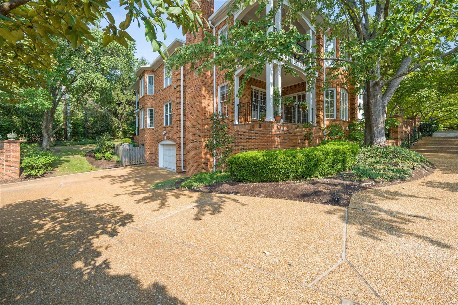 Property Photo:  9019 Sedgwick Place Drive  MO 63124 