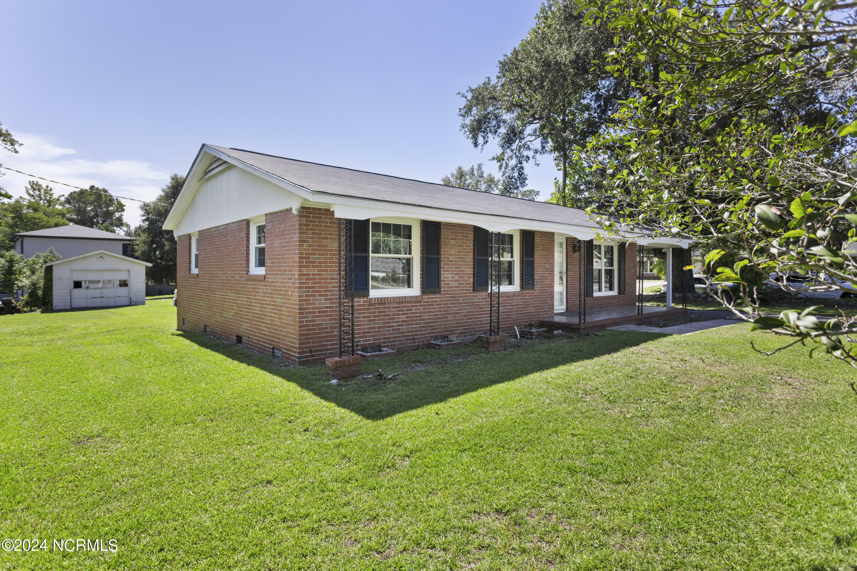 Property Photo:  102 Dixie Drive  NC 28451 