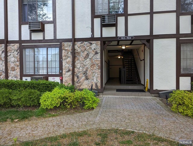 Property Photo:  913 Thoreau Court  NJ 07430 