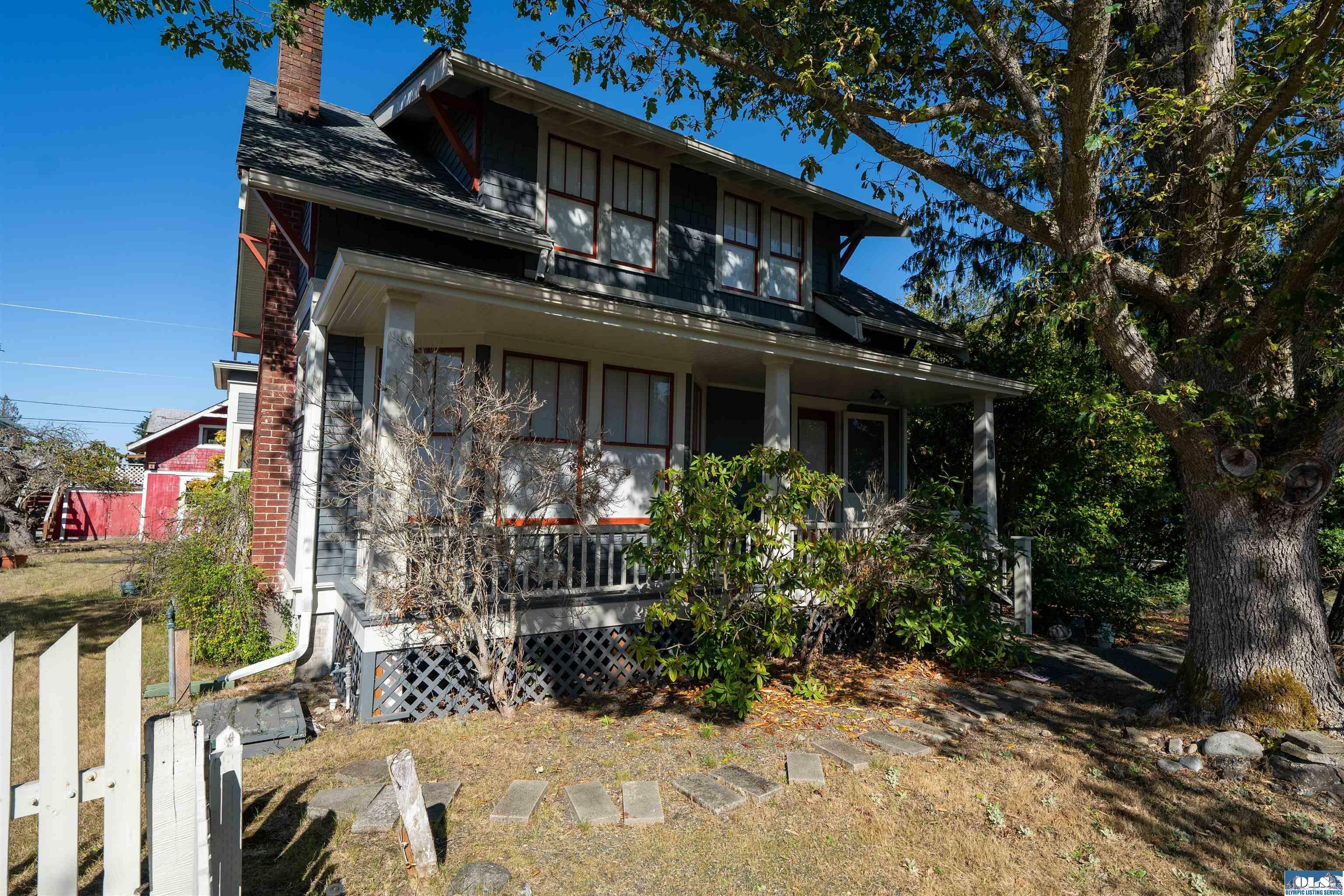 Property Photo:  519 W 12th Street  WA 98362 