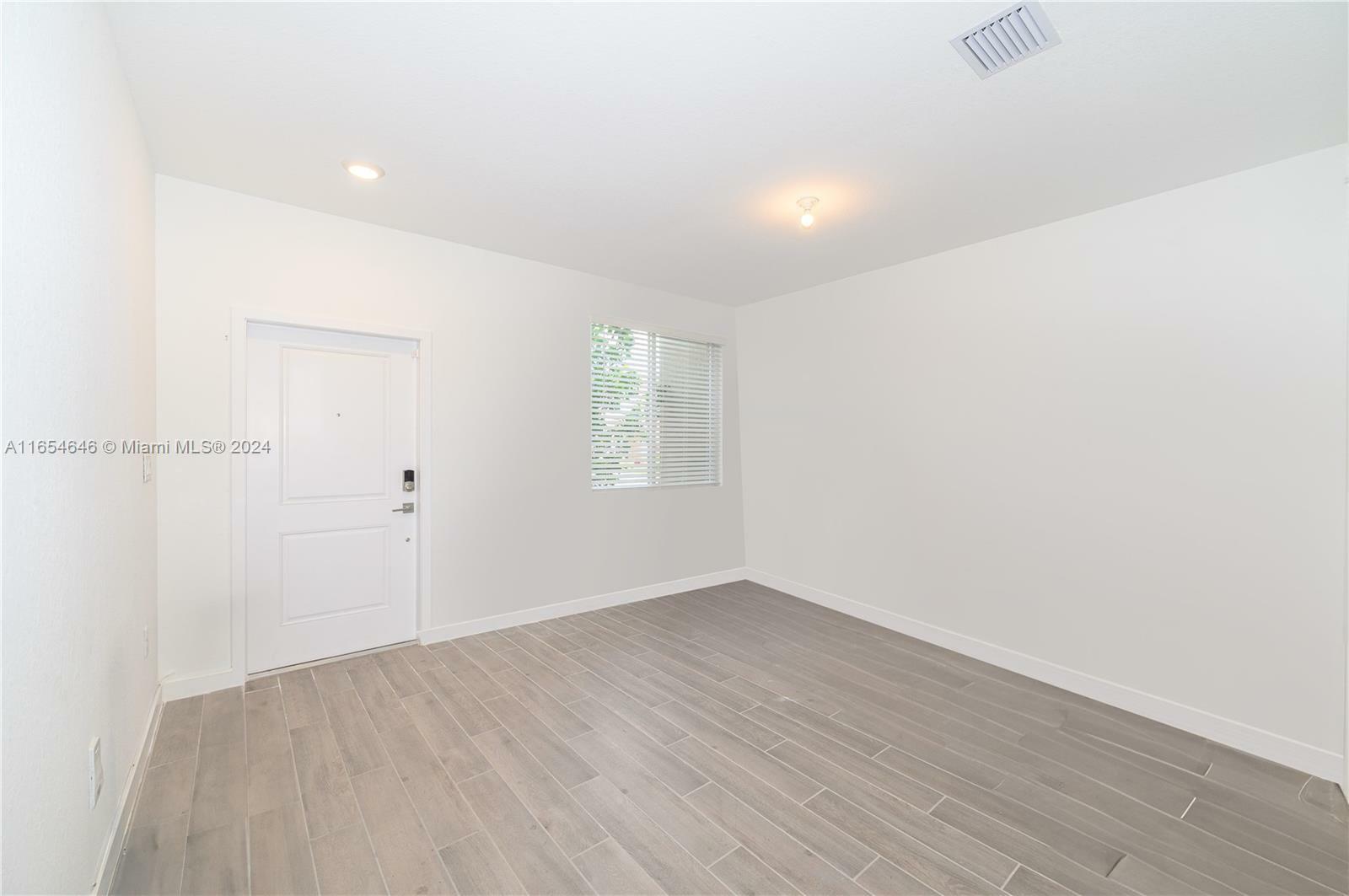 Property Photo:  1044 SE 23rd Ave  FL 33035 