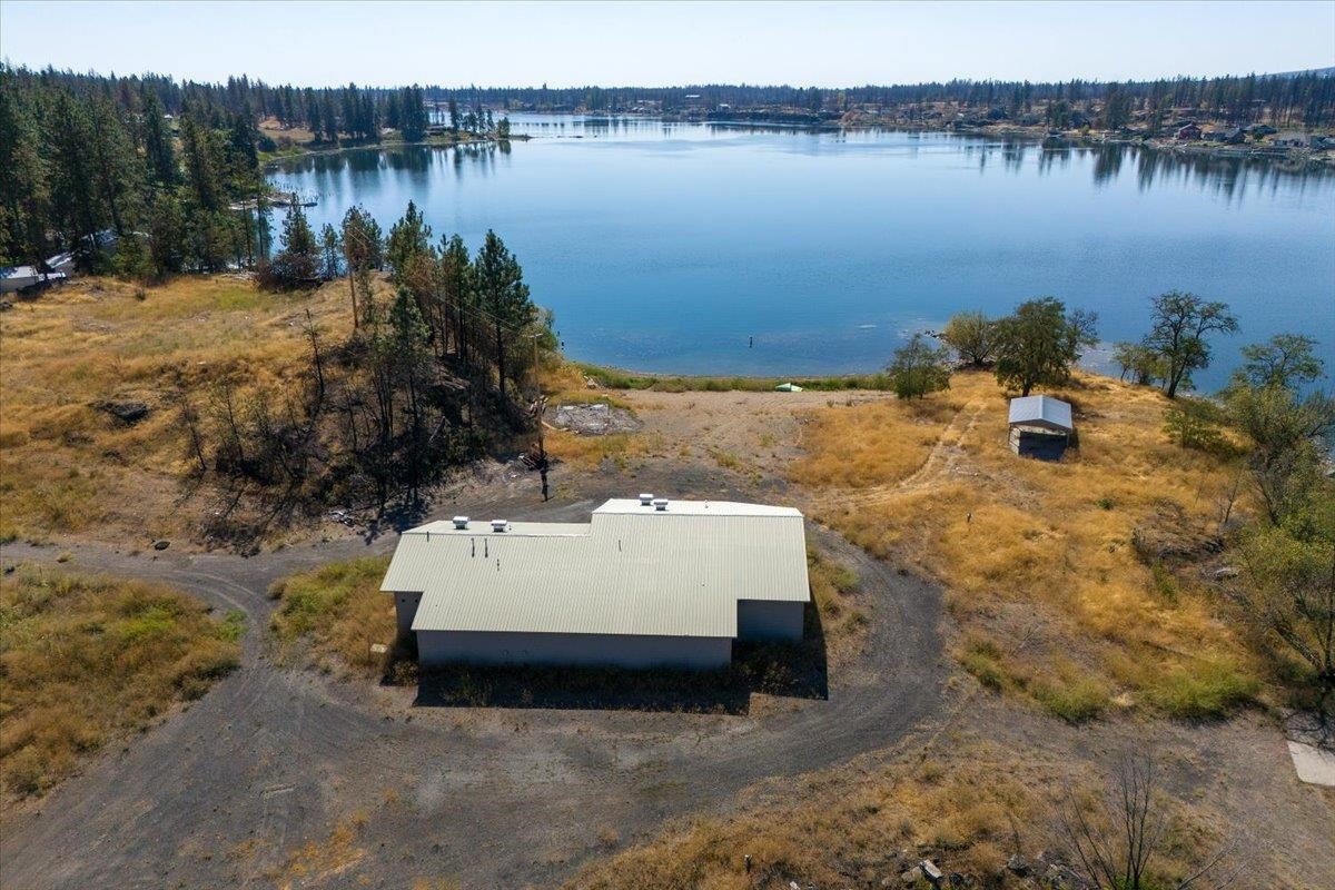 Property Photo:  9212 S Silver Lake Rd  WA 99022 