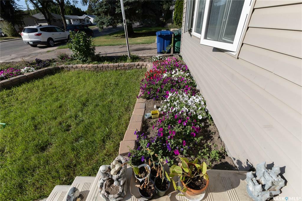 Property Photo:  814 W Avenue N  SK S7L 3H4 