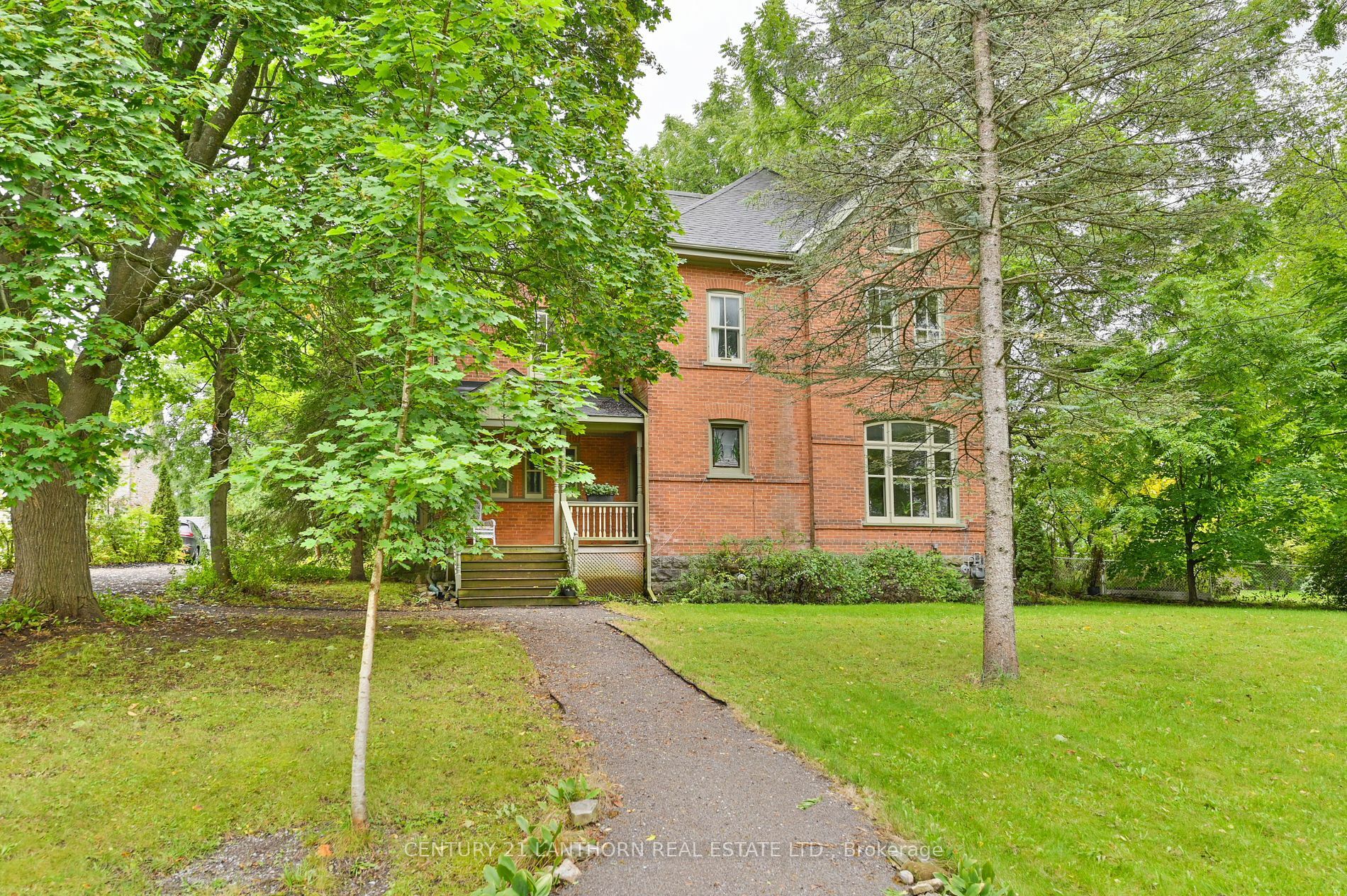 Property Photo:  133 St Lawrence St W  ON K0K 2K0 