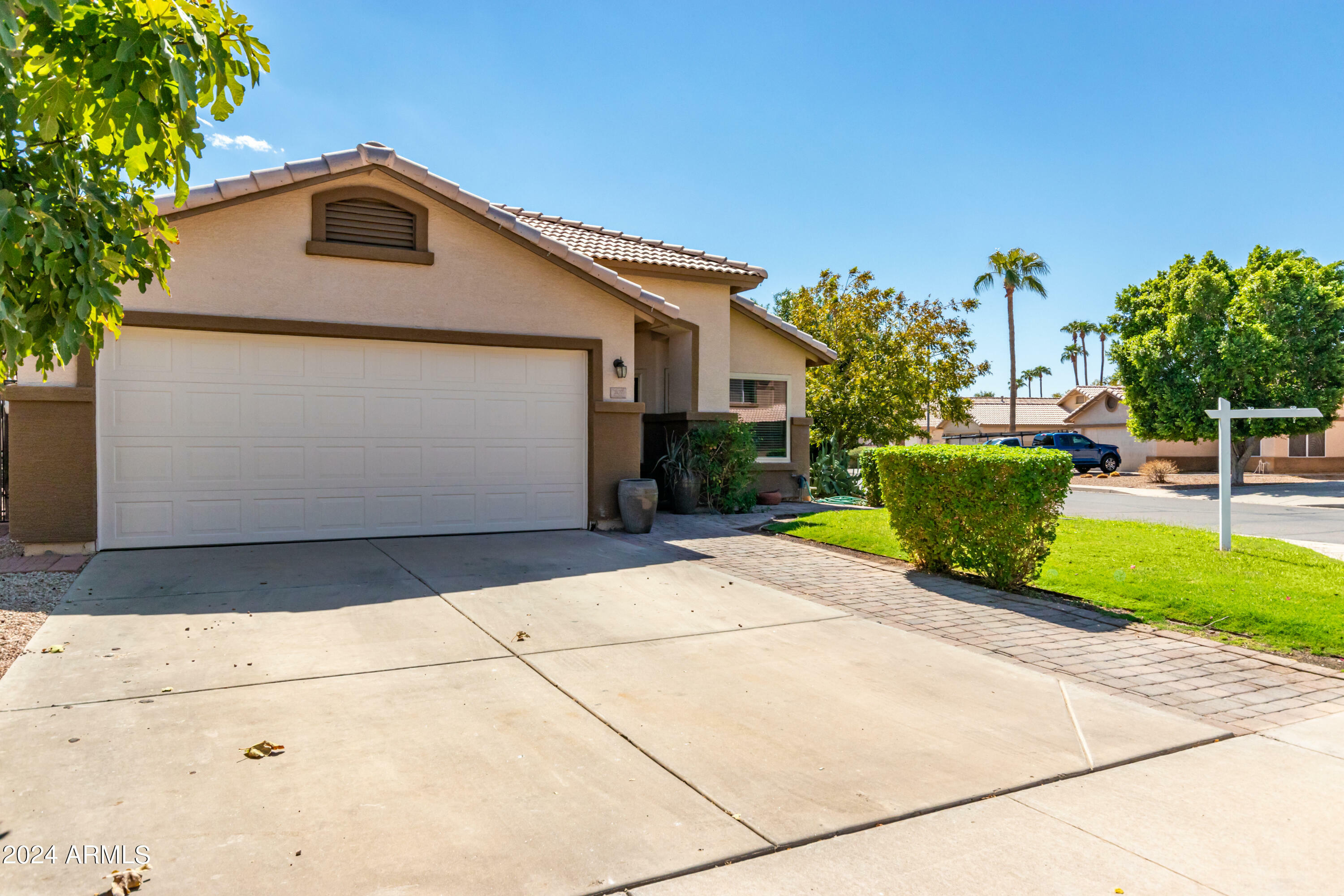 Property Photo:  207 W Shannon Street  AZ 85233 