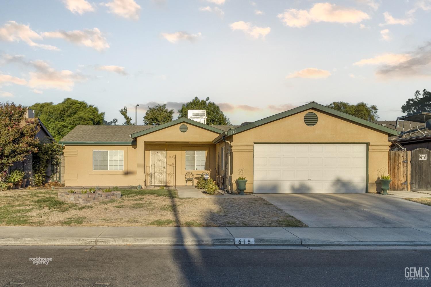 Property Photo: 615 Broken Arrow Avenue CA 93307