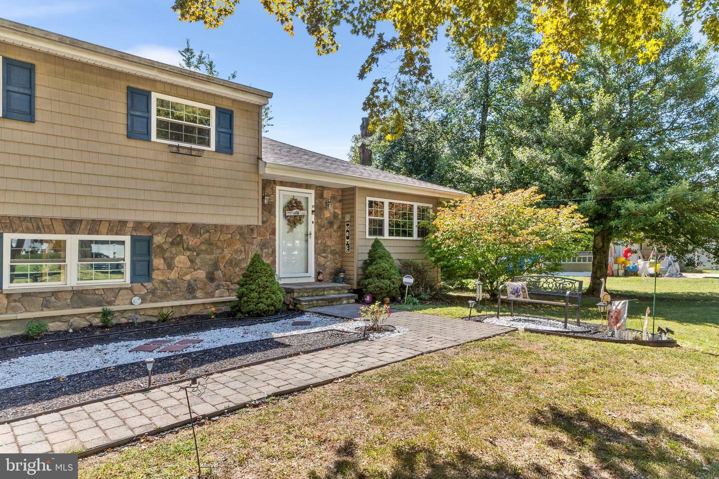 Property Photo:  19 Hickory Hill Drive  NJ 08618 